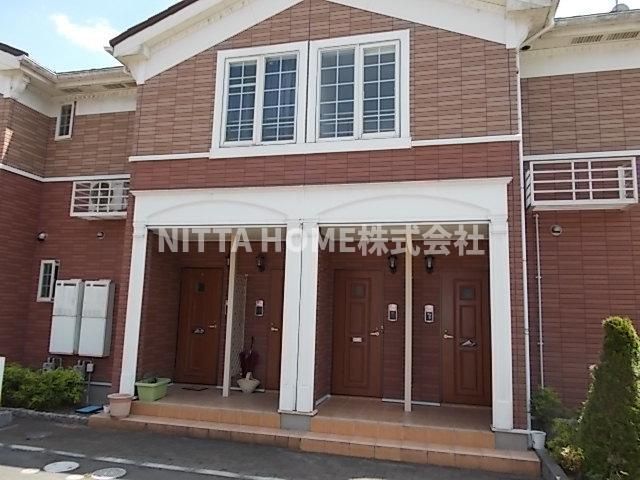 メゾンみやびＥのエントランス|清潔感のあるエントランスです●