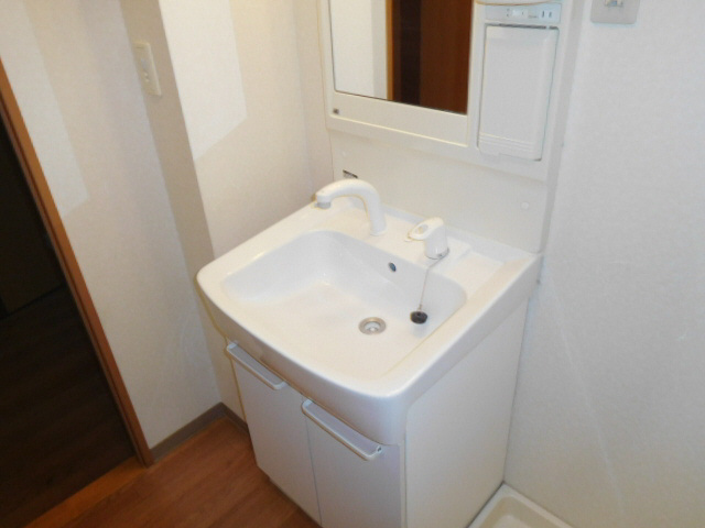 姫路市大津区勘兵衛町２丁目のハイツの洗面所