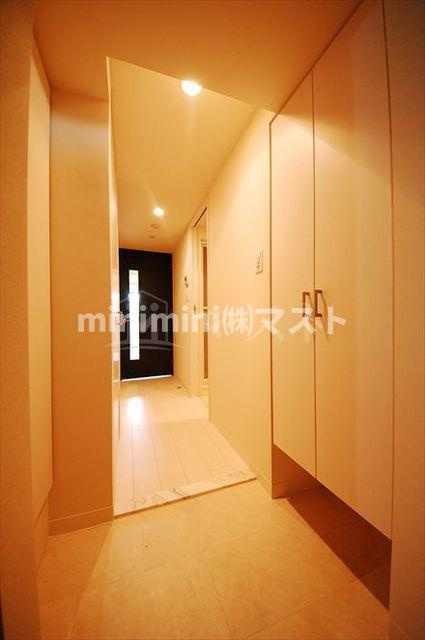 エスリード難波レジデンスの玄関