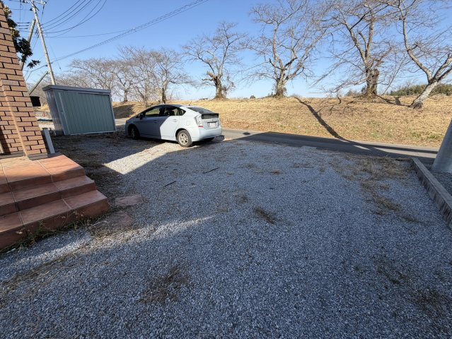 一条工務店施工の平屋♪駅まで8分の中古物件の駐車場|駐車スペースあります