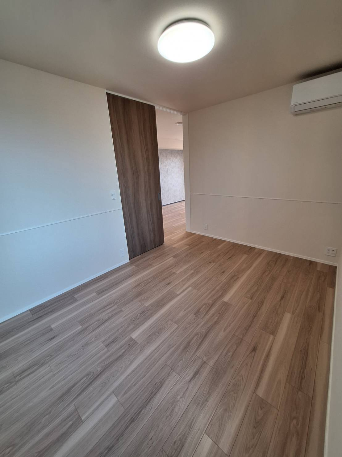 王禅寺西７丁目メゾンの居間・リビング