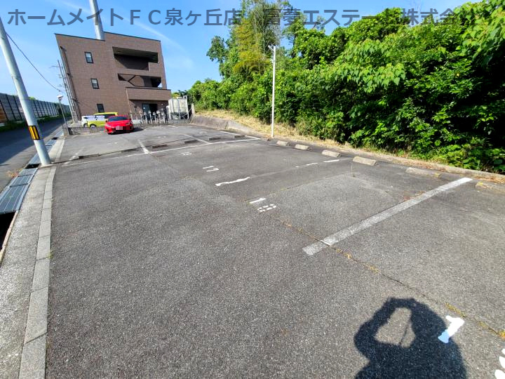 アンプルールフェールフォルスの駐車場