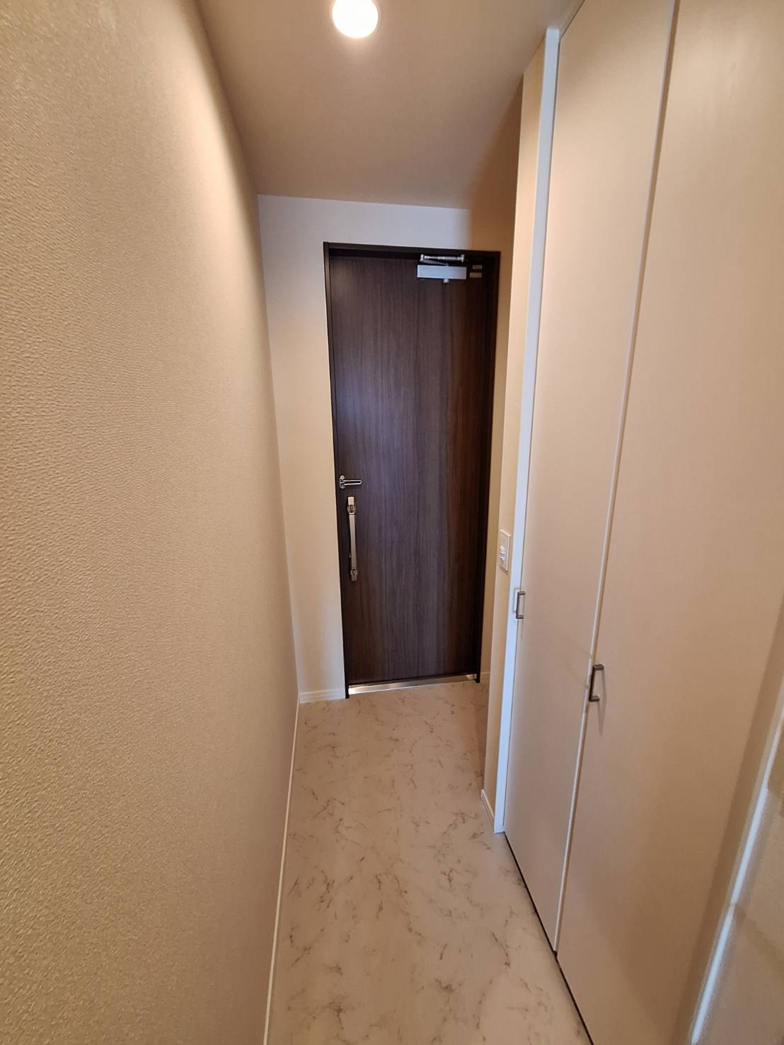 王禅寺西７丁目メゾンの玄関