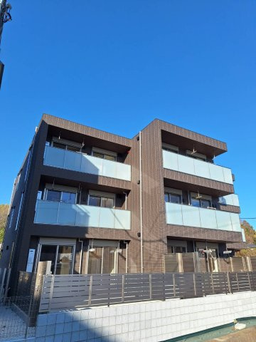 王禅寺西７丁目メゾンの駐車場