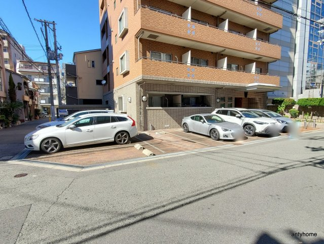 サンパティーク　仲介手数料無料の駐車場