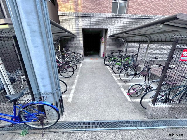 サンパティーク　仲介手数料無料の駐車場