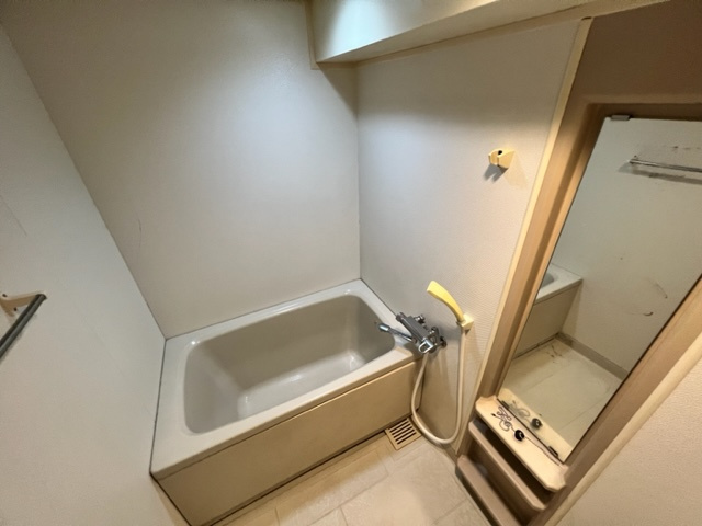 ベルトピア西明石Ⅲの浴室