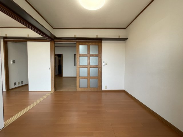 あぞのハイツの洋室|個人の部屋や寝室として使える洋室です
※修繕中の為、別室内の写真を利用しております。