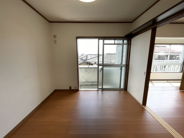 あぞのハイツの洋室|個人の部屋や寝室として使える洋室です
※修繕中の為、別室内の写真を利用しております。