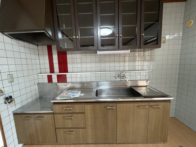 あぞのハイツのキッチン|お料理しやすいキッチンです
※修繕中の為、別室内の写真を利用しております。