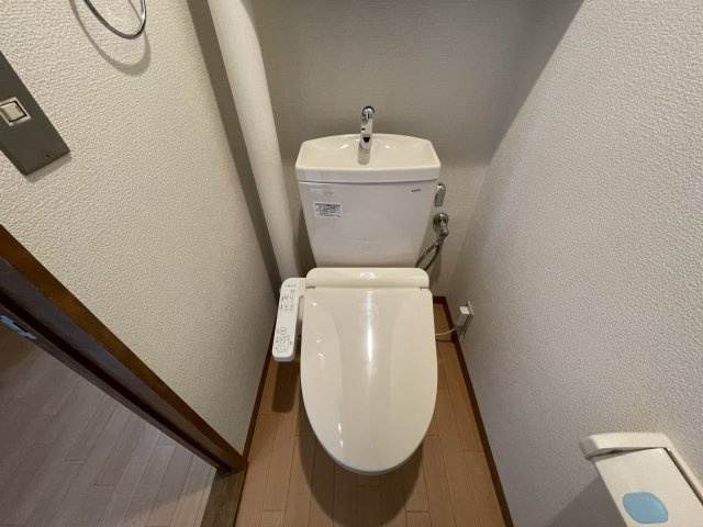 あぞのハイツのトイレ|落ち着いたトイレです
※修繕中の為、別室内の写真を利用しております。