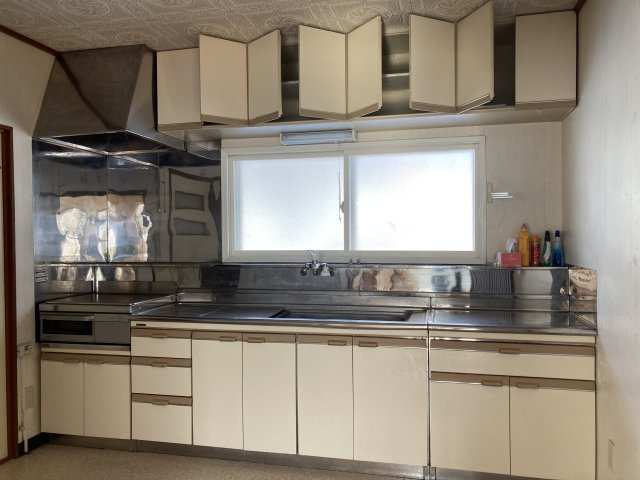 網走市錦町１６２番中古住宅のキッチン