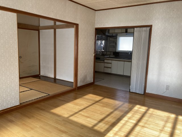 網走市錦町１６２番中古住宅の居間・リビング