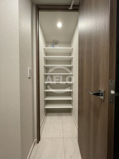 【収納】 | ローレルタワー御堂筋本町 | ローレルタワー御堂筋本町　シューズクローゼット
