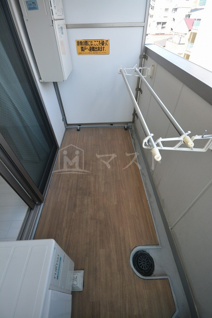 ブラン弁天町駅前のバルコニー