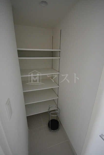 ブラン弁天町駅前の収納