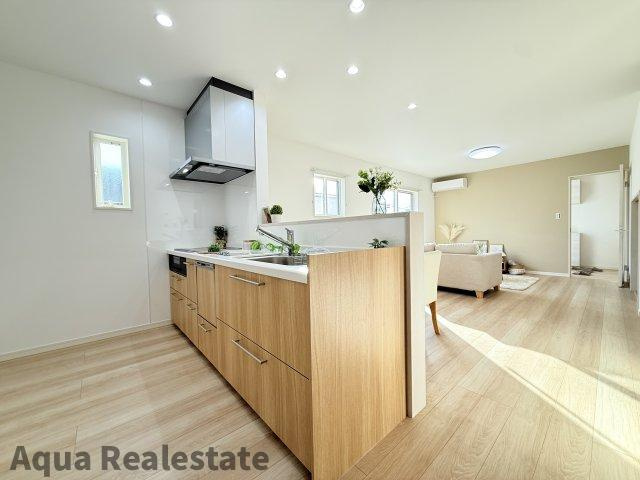 高松市一宮町の新築一戸建のキッチン|使いやすい居間です