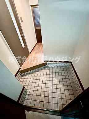 瓢箪山町一戸建の玄関