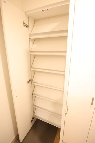 大阪市都島区片町２丁目の賃貸マンションの玄関