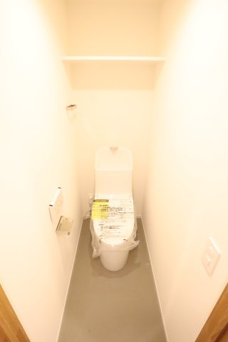 大阪市都島区片町２丁目の賃貸マンションのトイレ