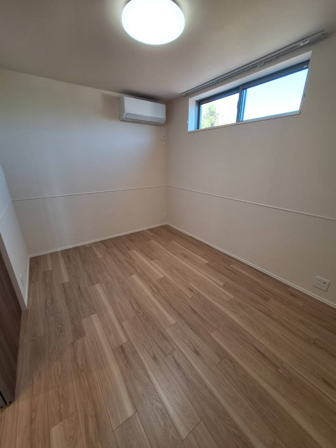 王禅寺西７丁目メゾンの居間・リビング