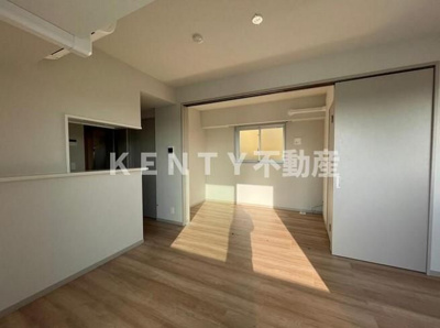 【居間・リビング】 | ミリアレジデンス長原 | こちらの居間で趣味の時間をお楽しみください