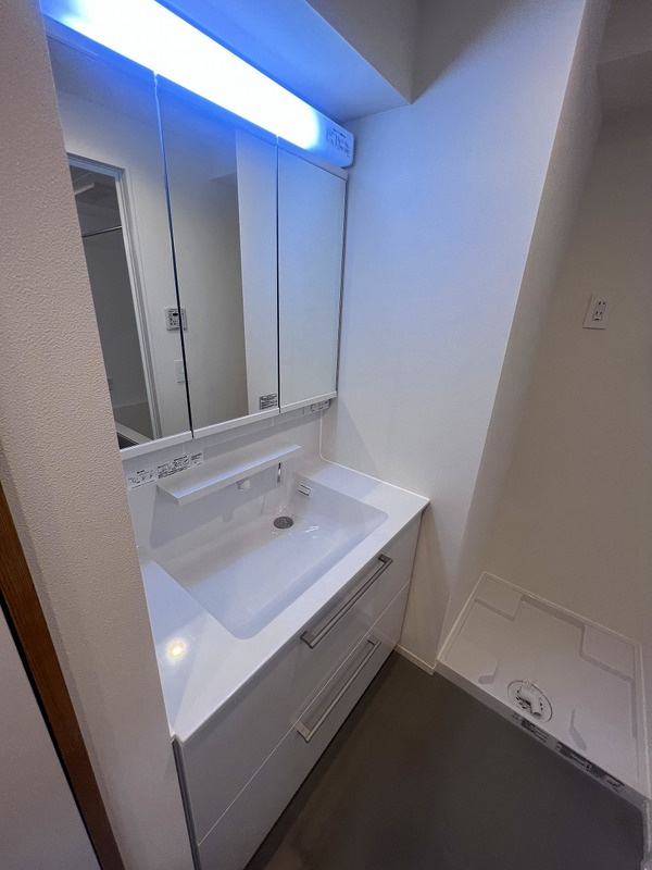 Kyobashi　View　Residenceの洗面所|Kyobashi　View　Residence　洗面所