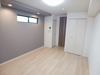 【内装】 | ヒカルサつくば花畑 | 明るい室内です