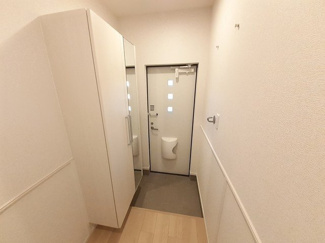 【玄関】 | ポスト　フォルトナートＢ | きれいな玄関です