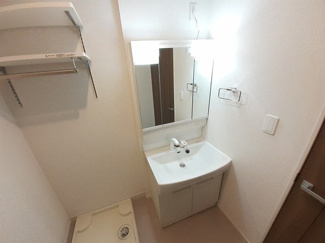 【洗面所】 | ポスト　フォルトナートＢ | コンパクトで使いやすい洗面所