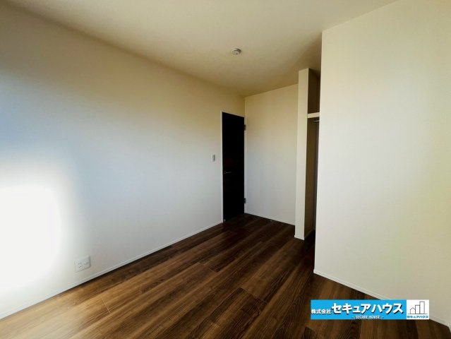 【今から見学可能です】豊明市栄町新左山　全2棟のバルコニー|【バルコニー】
◆見晴らしもよく、太陽の温かな温もりをめいっぱい受け止めてくれます。
太陽の光と爽やかな風を受けたお洗濯物はあっという間に乾き、取りこむ時には太陽の匂いを感じられそうですね。　