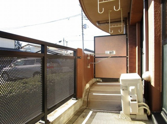 【バルコニー】 | ラ・コモード | 暖かな日差しのふりそそぐバルコニー