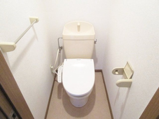 【トイレ】 | ラ・コモード | 落ち着いた色調のトイレです