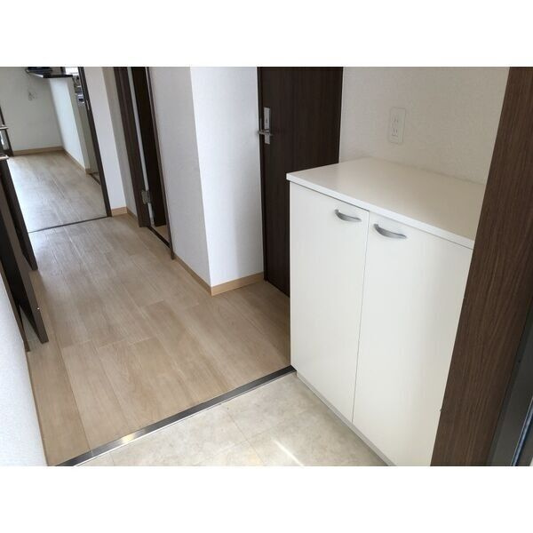 グランデフィオーレの玄関|※別号室参考写真