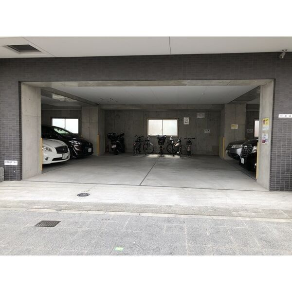 グランデフィオーレの駐車場