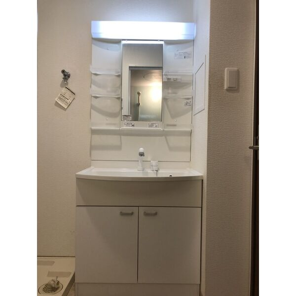 グランデフィオーレの洗面所|※別号室参考写真