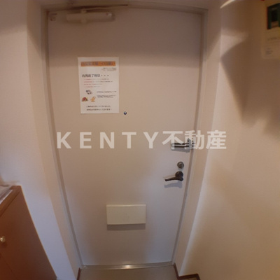 【玄関】 | ロイヤルアメニティー南馬込 | 収納もある玄関です