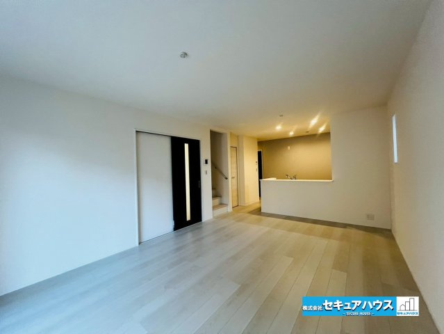 【同施工物件ご案内可能】豊明市栄町新左山　全2棟の内観：施工例|【LDKイメージ】
◆日当たりが良く温かい広々リビングは家族の団らんスペースになります。