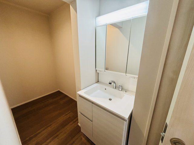 ハートフルタウン南風原町津嘉山Ⅱ-A号棟　＼☆ご成約時キャッシュバック☆／の独立洗面台|独立洗面台あり、毎朝おしゃれに忙しい女性の方におすすめです