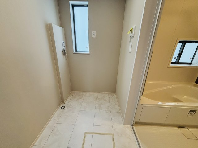 ハートフルタウン南風原町津嘉山Ⅱ-A号棟　＼☆ご成約時キャッシュバック☆／の玄関|収納もある玄関です