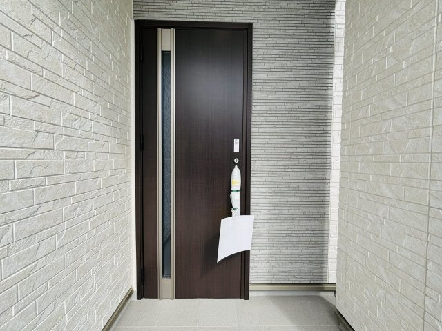 ハートフルタウン南風原町津嘉山Ⅱ-A号棟　＼☆ご成約時キャッシュバック☆／の玄関|毎日通る玄関はこちらです