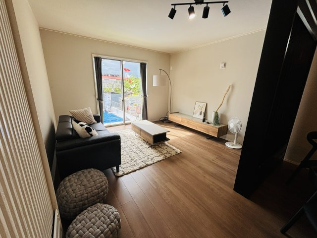 ハートフルタウン南風原町津嘉山Ⅱ-A号棟　＼☆ご成約時キャッシュバック☆／の居間・リビング|ゆったり過ごせるリビングです