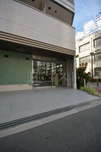 ブラン弁天町駅前のエントランス