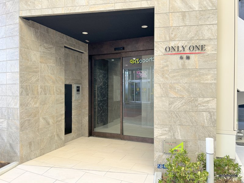 ONLYONE布施のエントランス