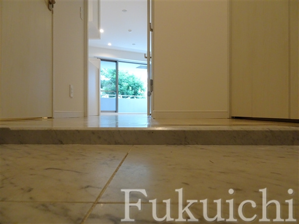 リテラス学芸大学の玄関