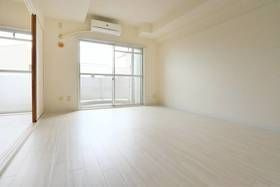 ビレッジハウス潮見タワー１号棟の居間・リビング