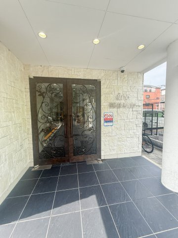 U-ro鶴橋駅前のエントランス