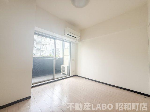 U-ro鶴橋駅前の洋室