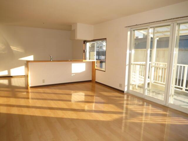 日の出アパートの居間・リビング| 