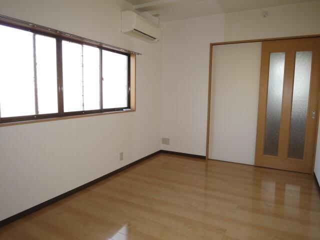 日の出アパートの内装| 